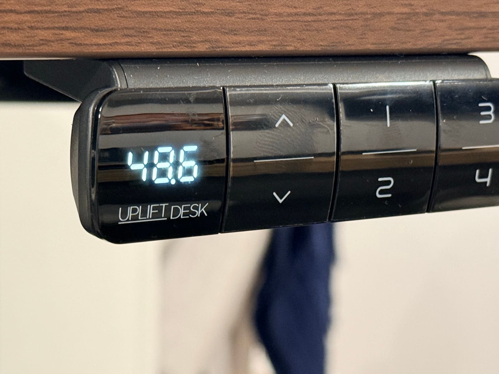 V3 keypad showing 48.6 inches at standing height